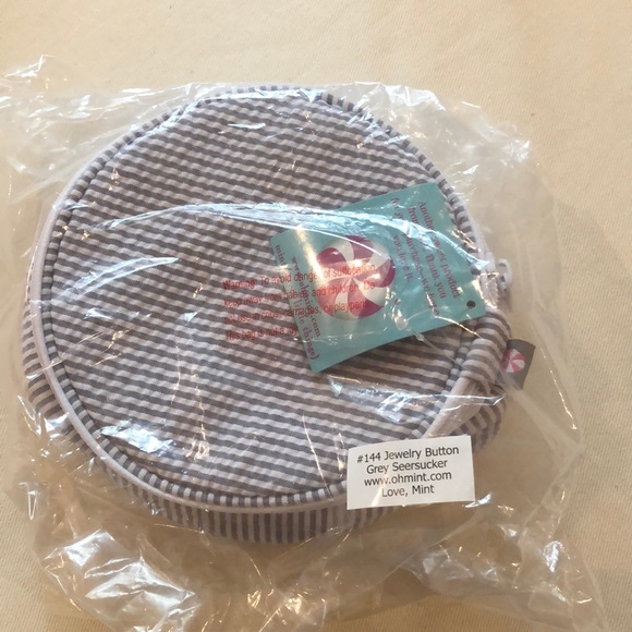 Oh Mint Grey Seersucker Jewelry Button - Picture 1 of 1